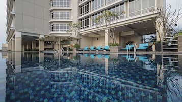 室外游泳池