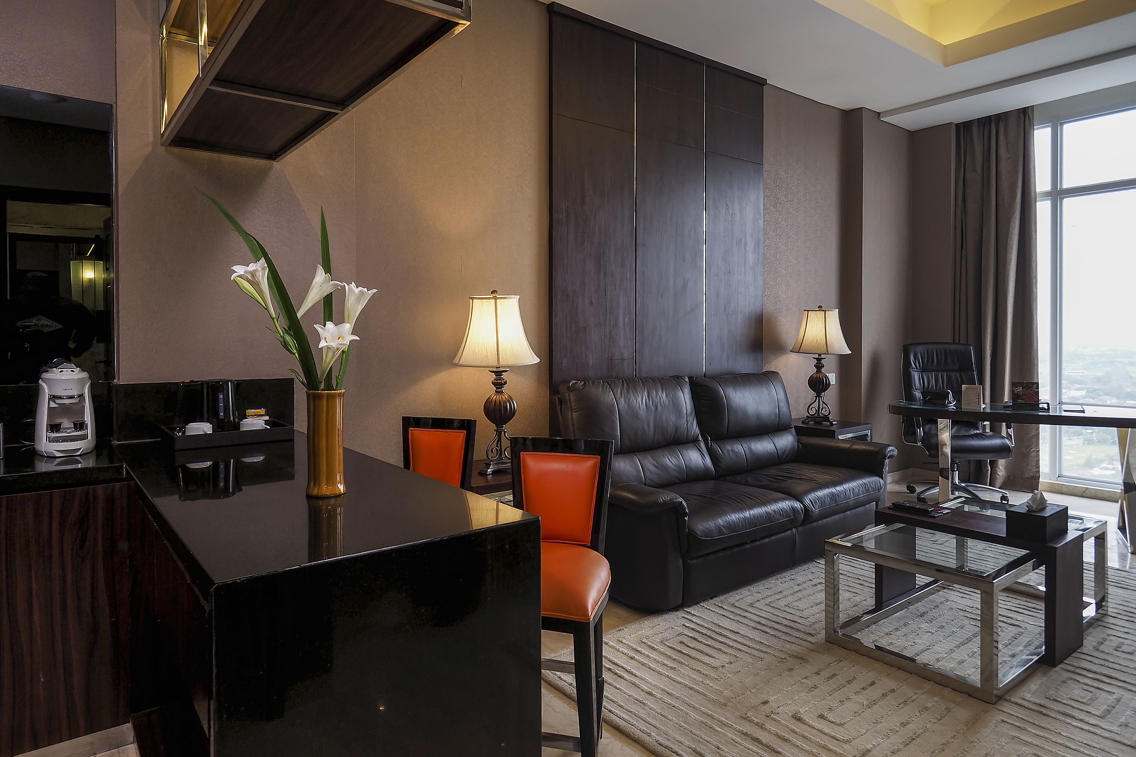 suite, 1 double bed, non smoking, city view | private kitchen | fridge, coffee/tea maker, electric kettle