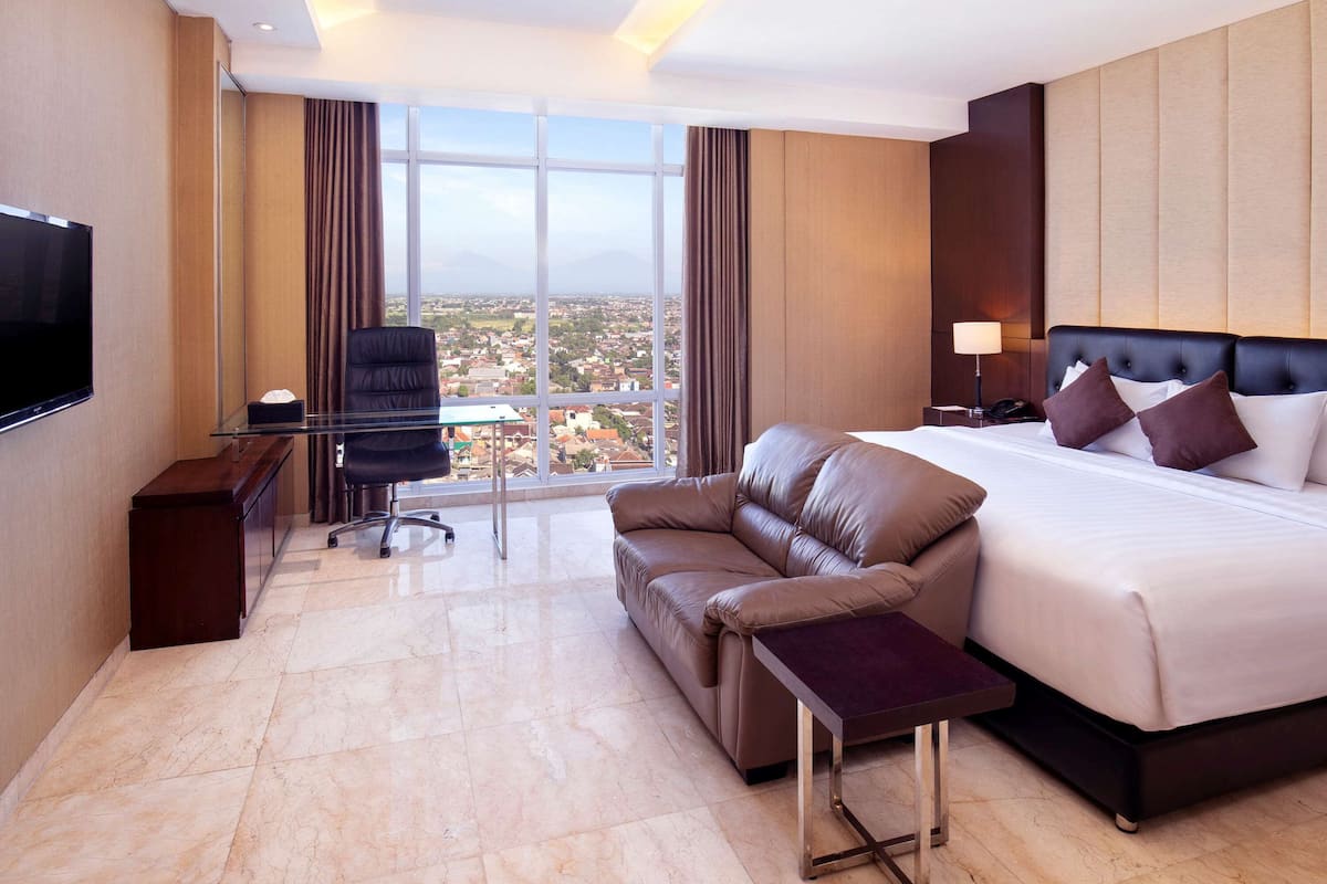 Suíte júnior, 1 cama King | Cofres nos quartos, cortinas blackout