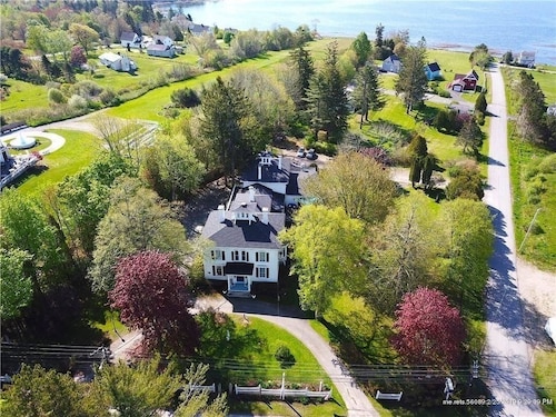 Homeport Inn and Tavern