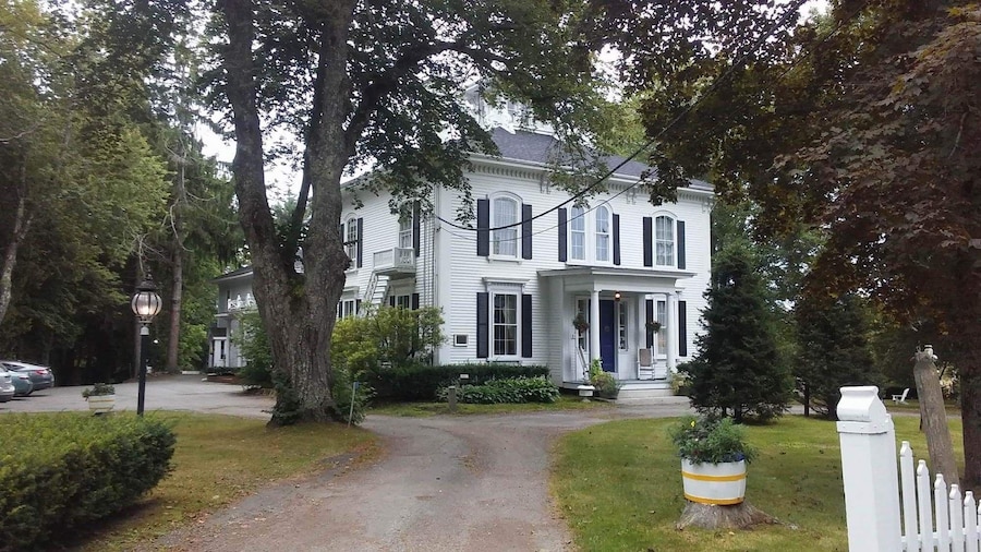 Homeport Inn and Tavern