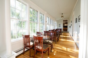 Breakfast area