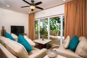 32-inch plasma TV with digital channels, TV - Grand Roatan Caribbean Resort (Roatan)