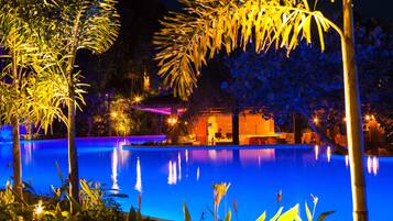 Outdoor pool, pool umbrellas, sun loungers