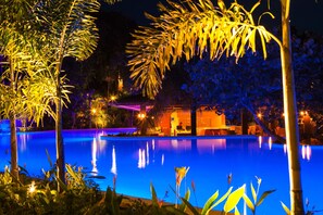 Outdoor pool, pool umbrellas, sun loungers