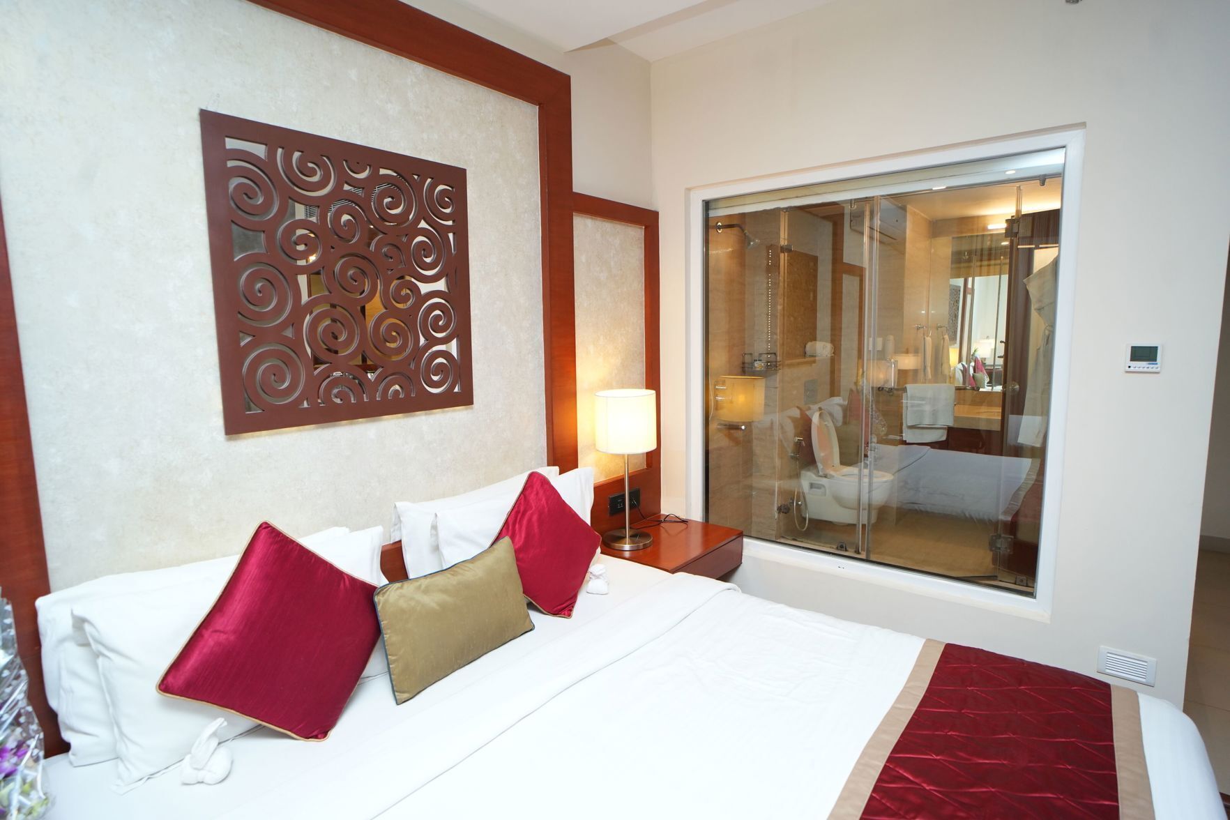 In-room safe, desk, laptop workspace, soundproofing