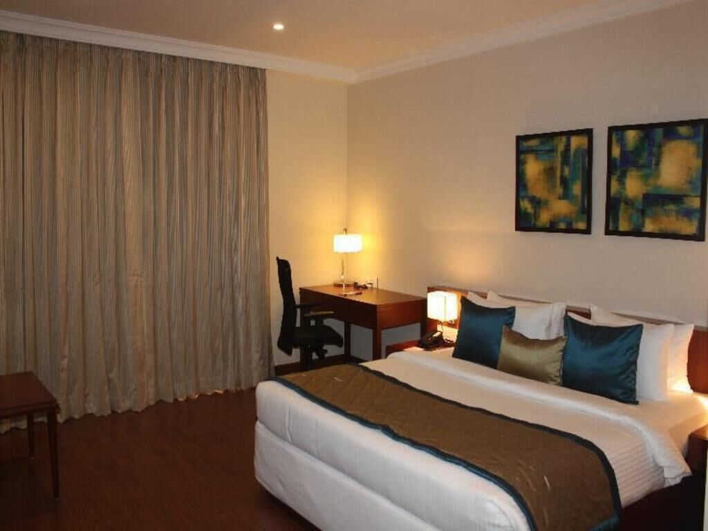 In-room safe, desk, laptop workspace, soundproofing