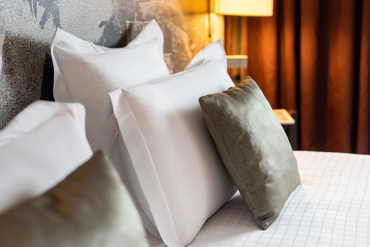 Suite, 1 cama matrimonial y sofá cama (2 people) | Ropa de cama de alta calidad y caja de seguridad en la habitación