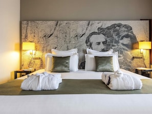 Premium bedding, in-room safe, individually decorated