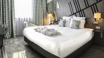 Peralatan tempat tidur premium, peti besi dalam bilik