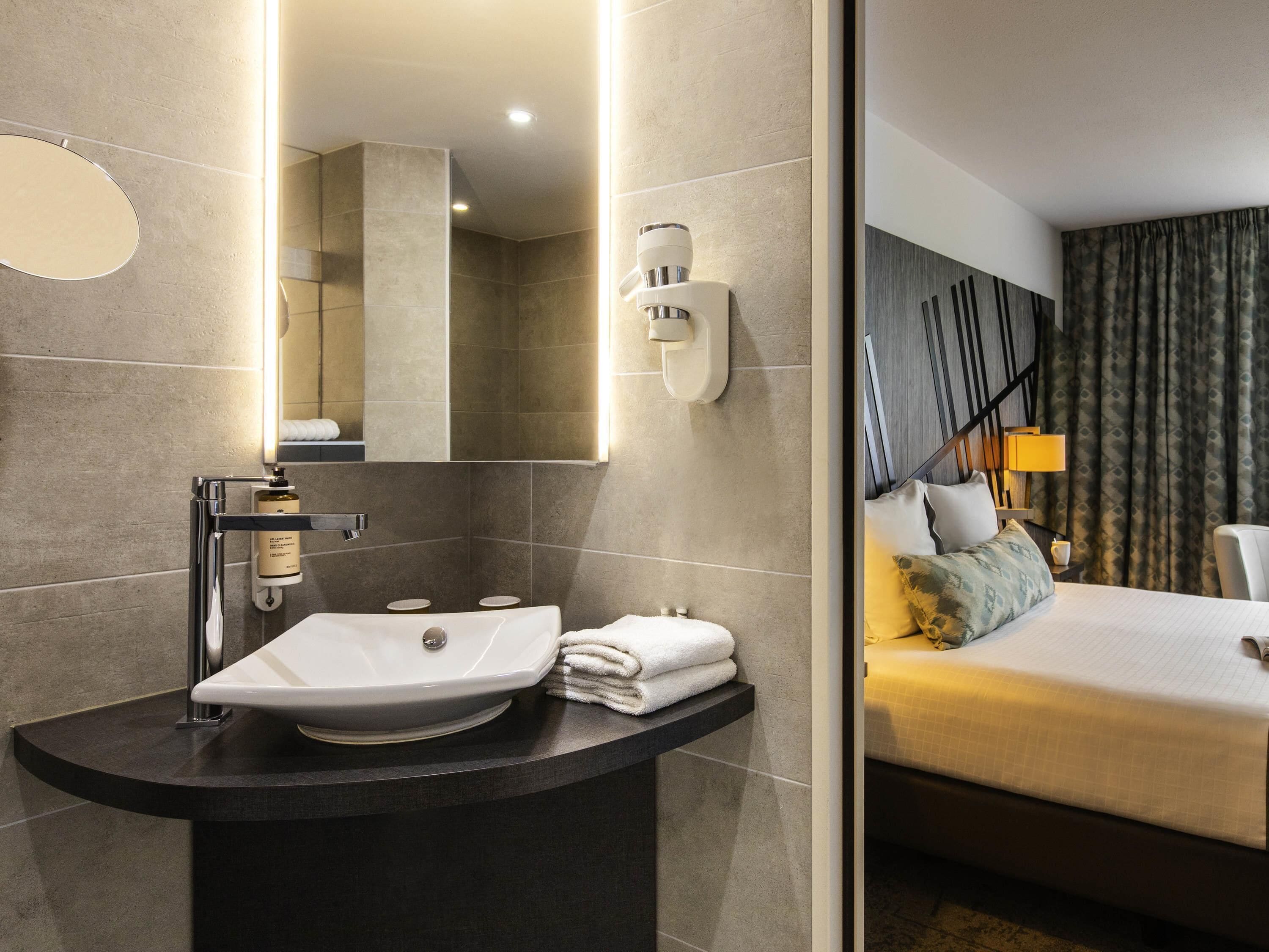 Habitación clásica, 1 cama matrimonial | Ropa de cama de alta calidad y caja de seguridad en la habitación 