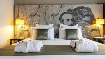 Premium bedding, in-room safe, individually decorated