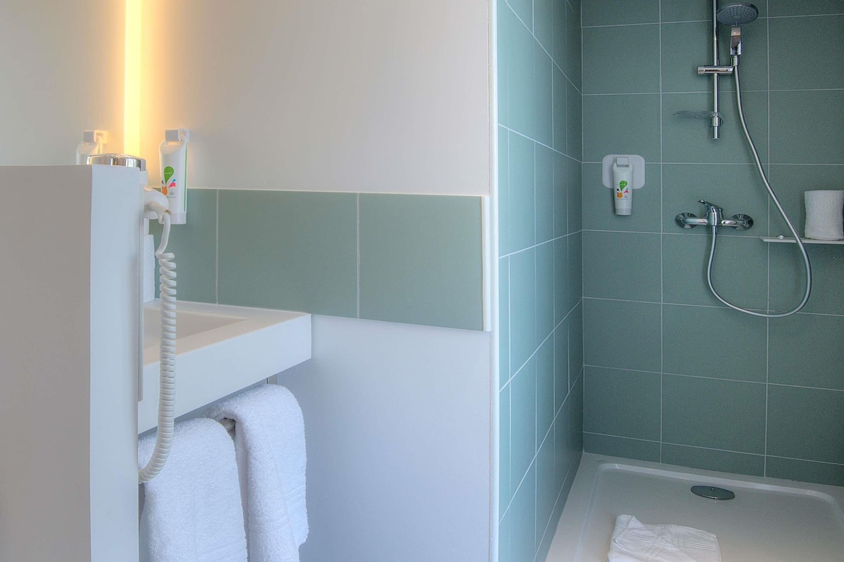 Shower, eco-friendly toiletries, hair dryer, towels