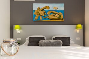 Hochwertige Bettwaren, Zimmersafe, Schreibtisch, schallisolierte Zimmer