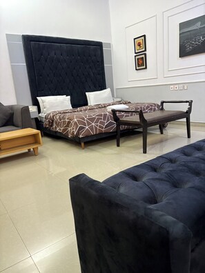 Elite Studio | Premium bedding, down duvets, individually decorated - Millennium Apartments (Lagos)