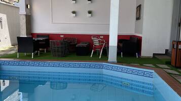 Hồ bơi ngoài trời