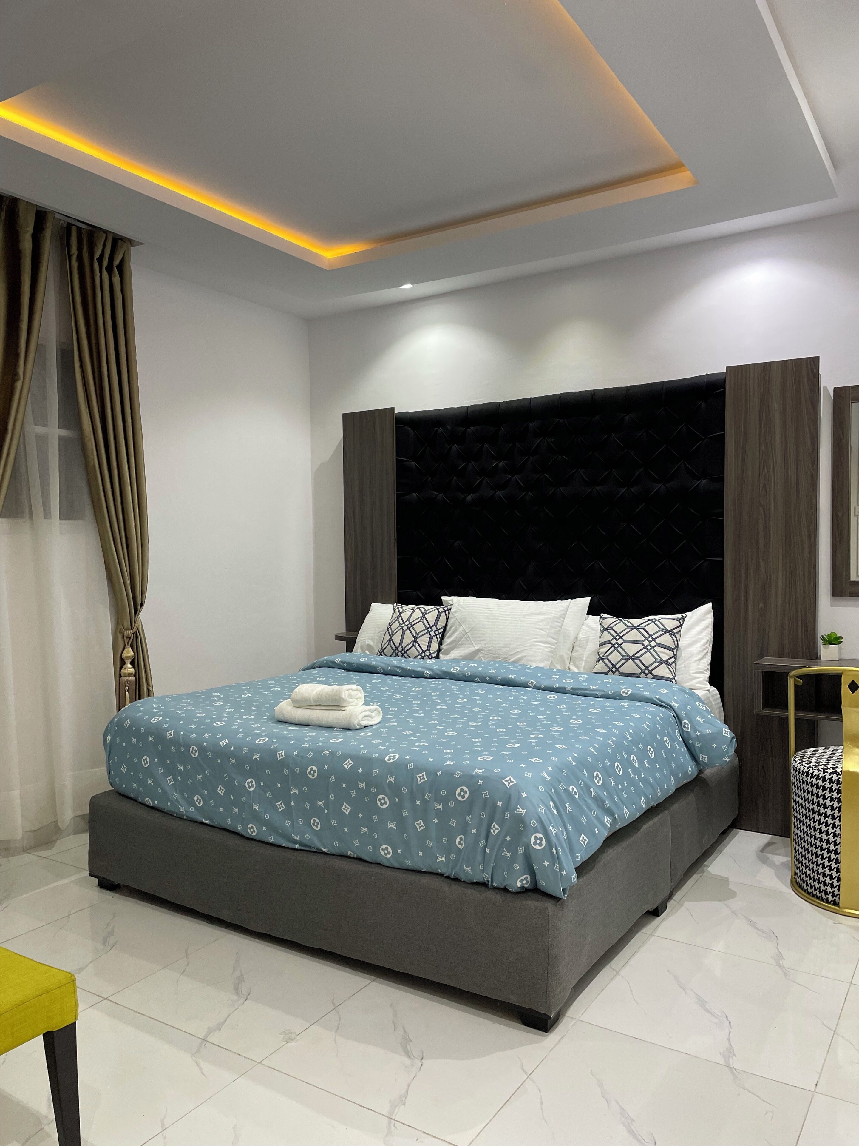 Luxe appartement | Luxe beddengoed, donsdekens, individueel gedecoreerd