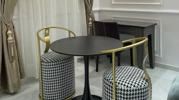 Luxury Apartment | In-room dining