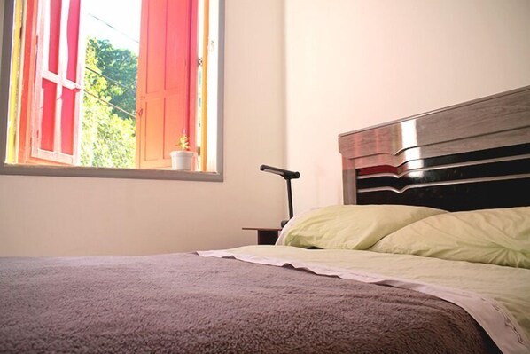 Free WiFi, bed sheets