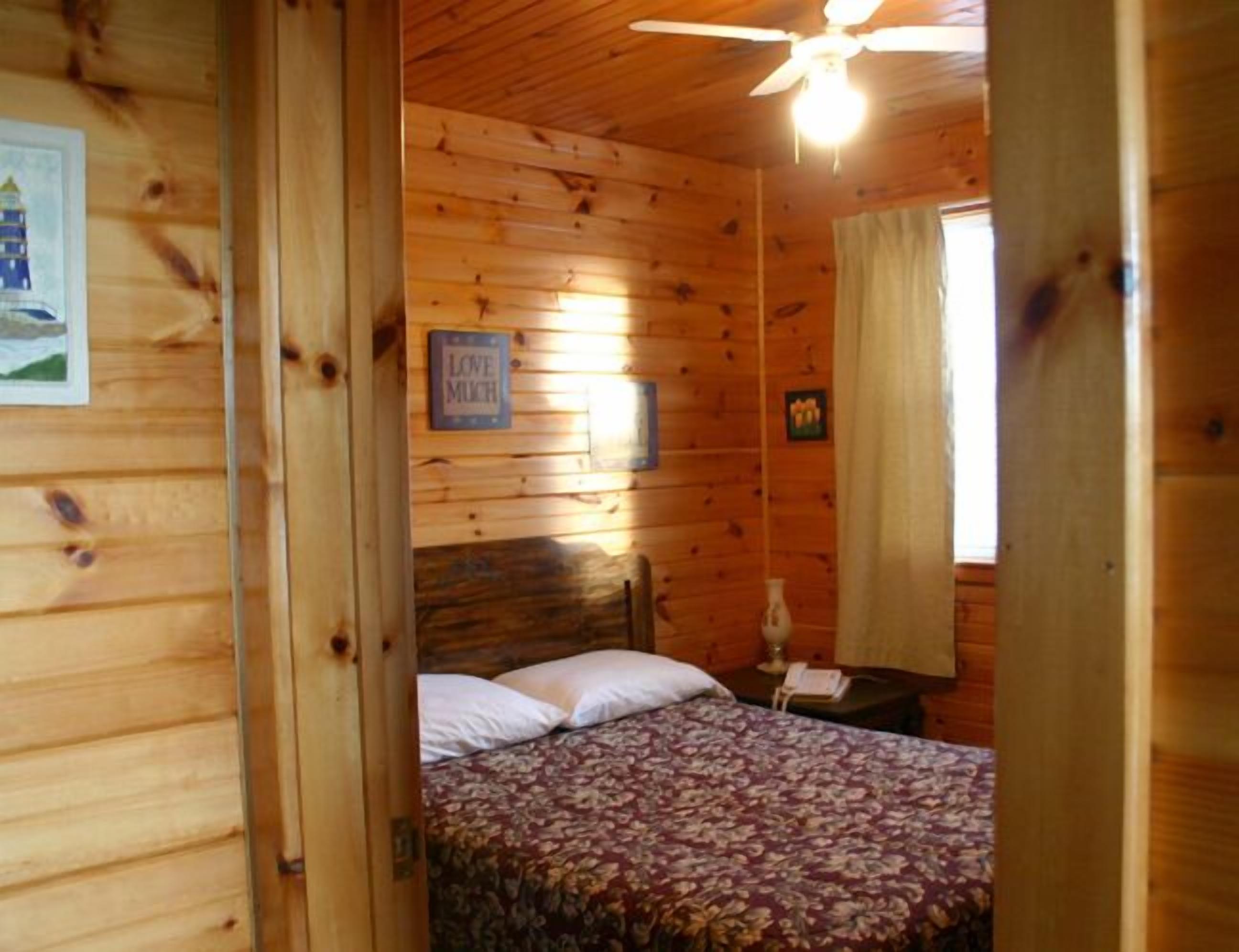 Standard-Ferienhaus, 2 Schlafzimmer, Buchtblick | 1 Schlafzimmer, individuell dekoriert, individuell eingerichtet