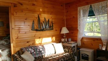 Standard-Ferienhaus, 2Â Schlafzimmer, Gartenblick | Wohnbereich | Flachbildfernseher, Kamin, DVD-Player