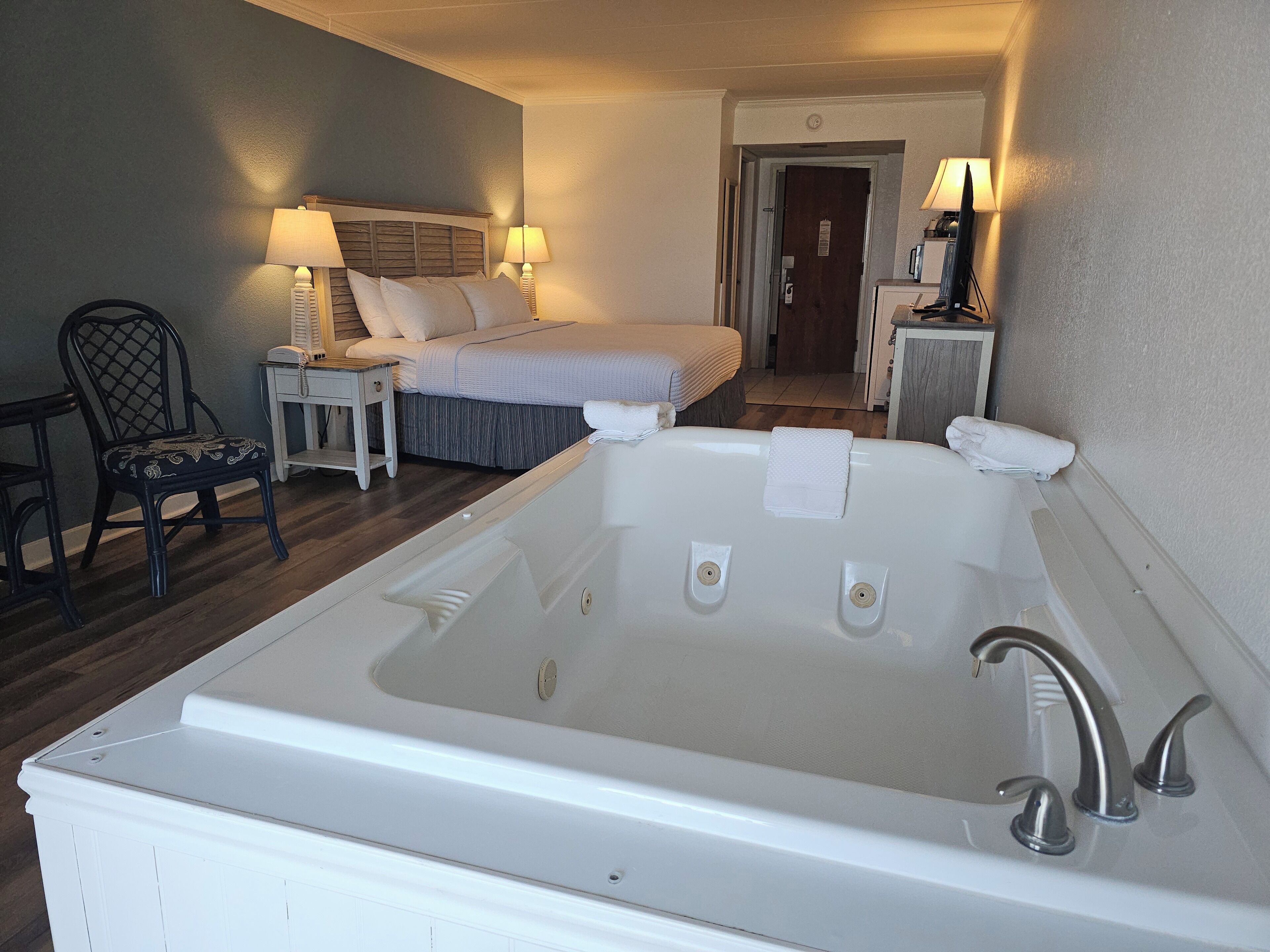 Ocean Front Junior Honeymoon | In-room safe, individually decorated, blackout drapes, soundproofing