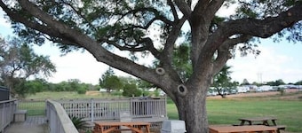 Hotel O Executive Inn & Suites Cuero Hwy 87