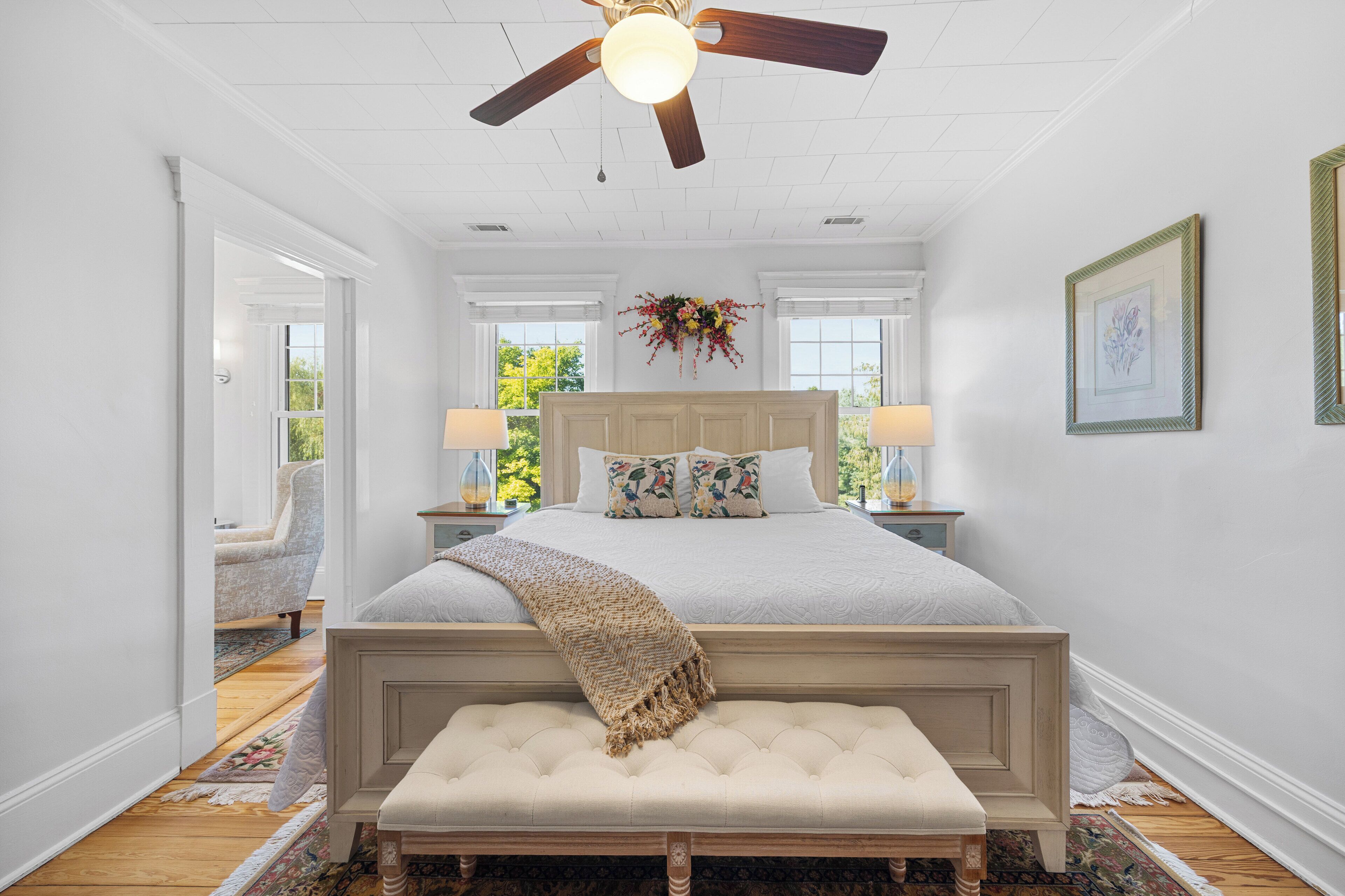 Luxury Suite, 1 King Bed, Non Smoking, Private Bathroom | Premium bedding, pillowtop beds, individually decorated