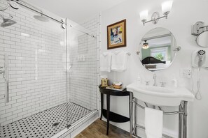 Luxury Room, 1 King Bed, Non Smoking, Private Bathroom (Viognier) | Bathroom | Shower, rainfall showerhead, free toiletries, hair dryer - Steeles Tavern Manor (Raphine)