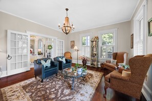 Lounge - Steeles Tavern Manor (Raphine)