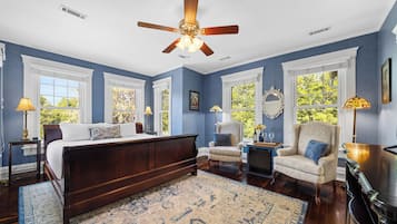 Romantic Room, 1 King Bed, Non Smoking, Private Bathroom (Norton) | Premium bedding, pillowtop beds, individually decorated