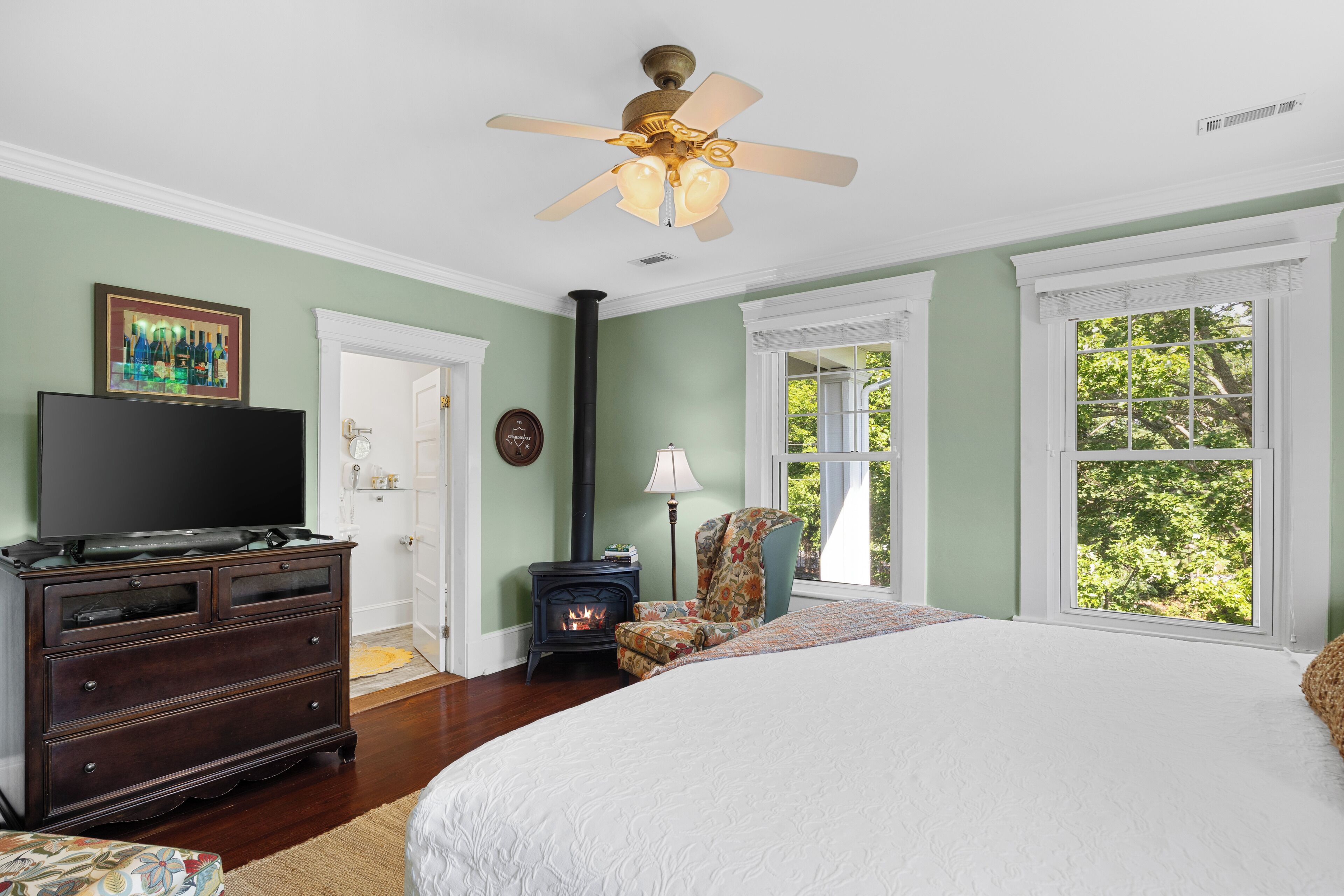 Luxury Room, 1 King Bed, Non Smoking, Private Bathroom (Viognier) | Premium bedding, pillowtop beds, individually decorated
