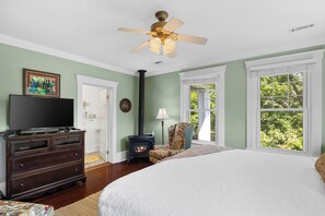 Luxury Room, 1 King Bed, Non Smoking, Private Bathroom (Viognier) | Premium bedding, pillowtop beds, individually decorated