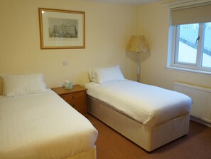 Room - Corner House Hotel (Annan)