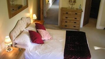 Kahden hengen huone, kylpyhuone makuuhuoneen yhteydessä