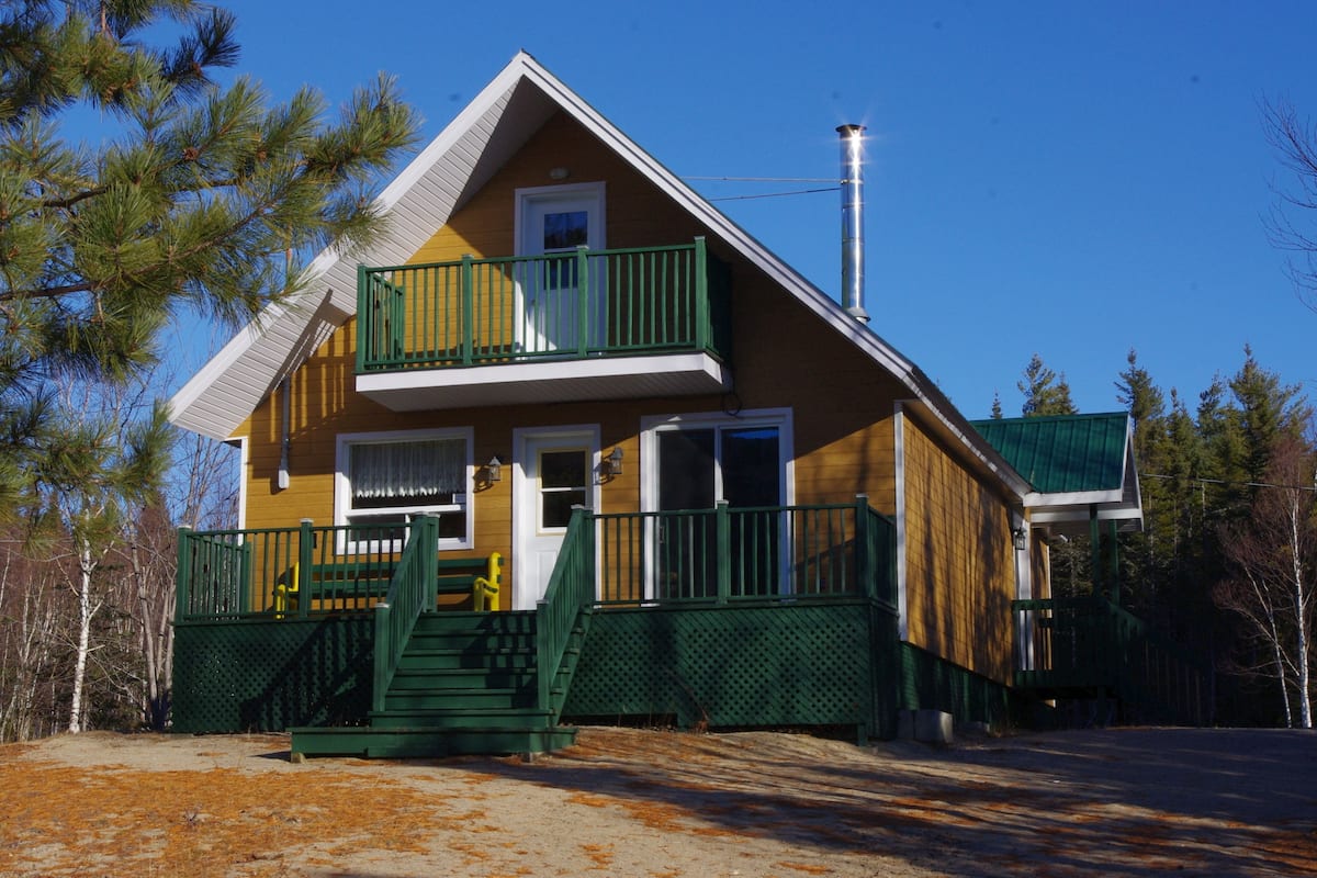 Comfort-Chalet, 2 Schlafzimmer, Seeseite | Terrasse/Patio