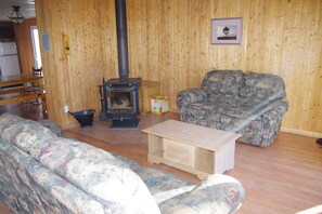 Comfort-Chalet, 2 Schlafzimmer, Seeseite | Wohnzimmer