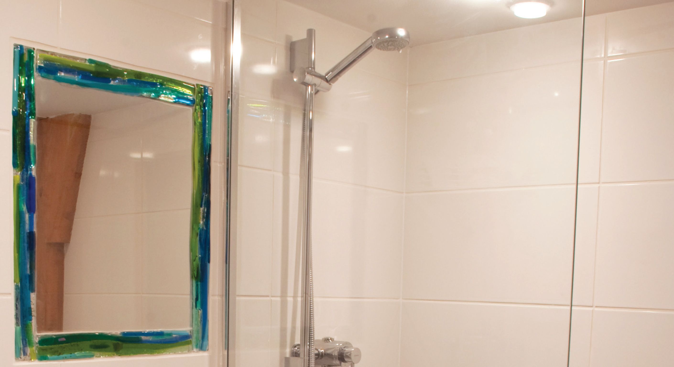 مكتب ومكواة/لوح كي وأسرّة قابلة للطي وملاءات أسرّة