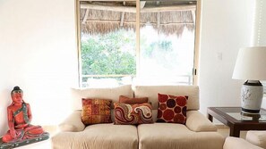 Leilighet, 2 soverom, terrasse (Samati Village) | Oppholdsrom | Flatskjerm-TV