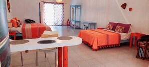 Bureau, fer et planche à repasser, Wi-Fi gratuit, draps fournis