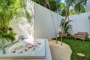 Standard Studio, 1 Bedroom (Lunata Studio) | Outdoor spa tub