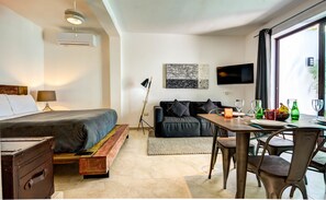 Standard Studio, 1 Bedroom (Lunata Studio) | Room service - dining