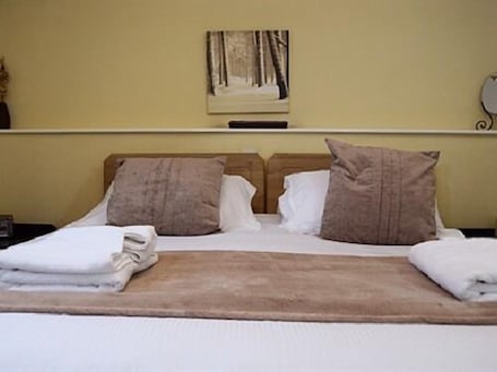 1 habitación, ropa de cama de alta calidad y cortinas blackout