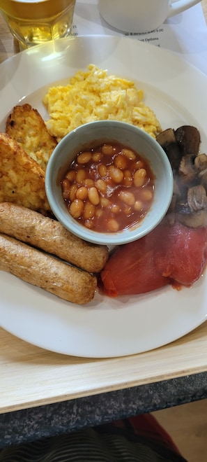 Free daily cooked-to-order breakfast