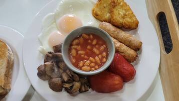 Free daily cooked-to-order breakfast