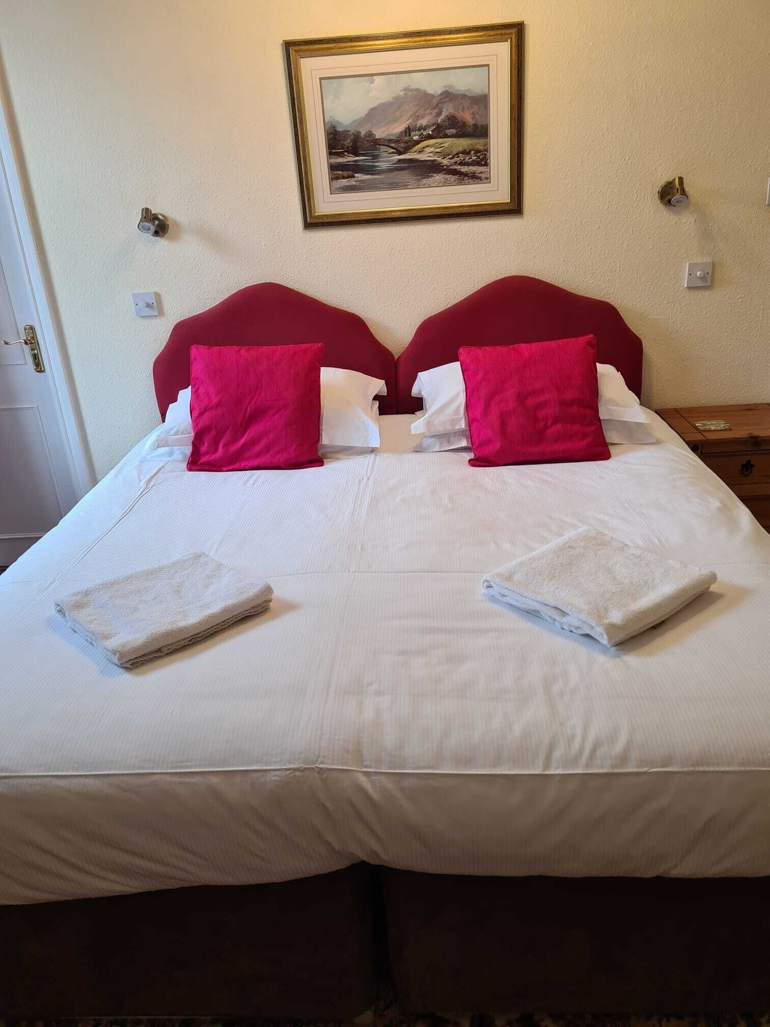 Doppel- oder Zweibettzimmer, mit Bad