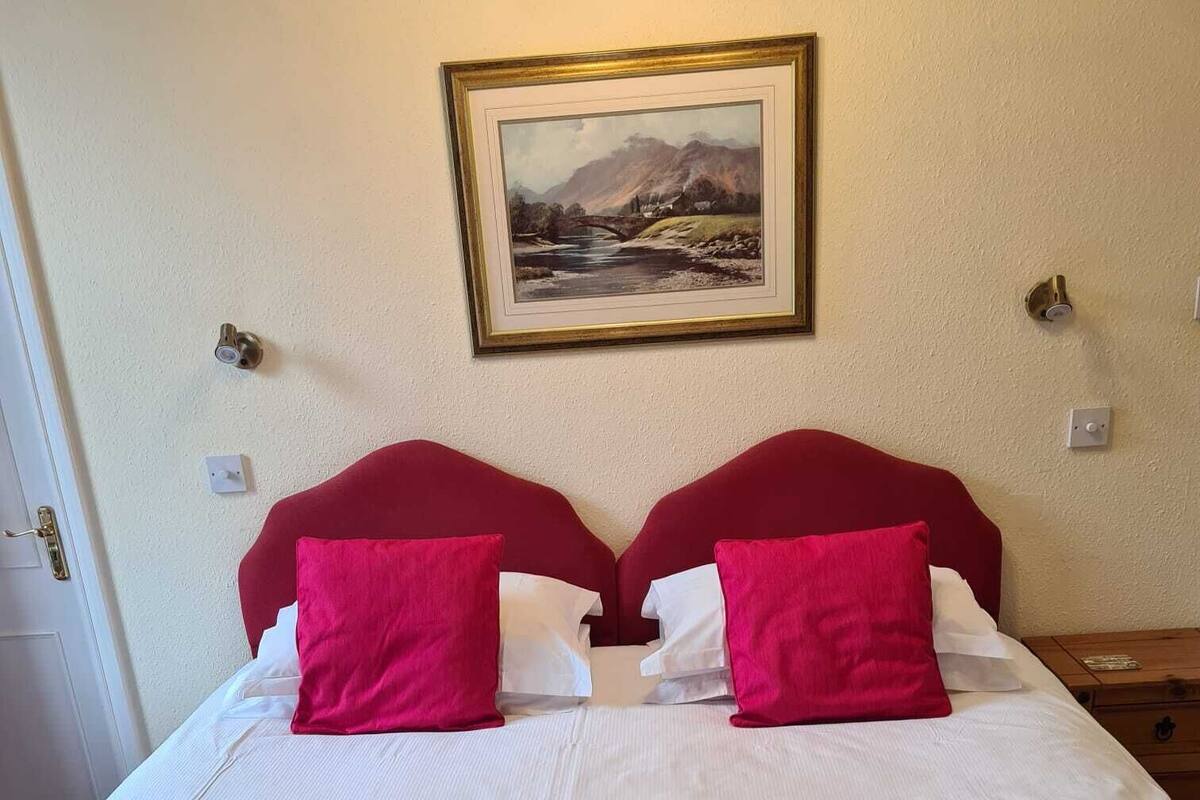 Doppel- oder Zweibettzimmer, mit Bad