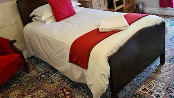 Habitación individual, baño privado | Ropa de cama de alta calidad, cuna de viaje, ropa de cama