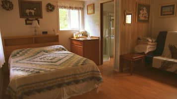 Quarto família, 1 quarto, geladeira, em edifício anexo | Cortinas blackout, ferros/tábuas de passar roupa, Wi-Fi de cortesia