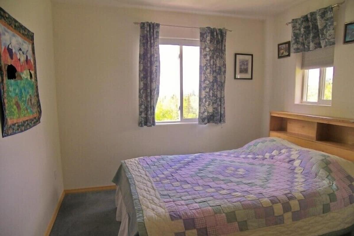 Panoramic Room, 1 Queen Bed, Shared Bathroom, Mountain View